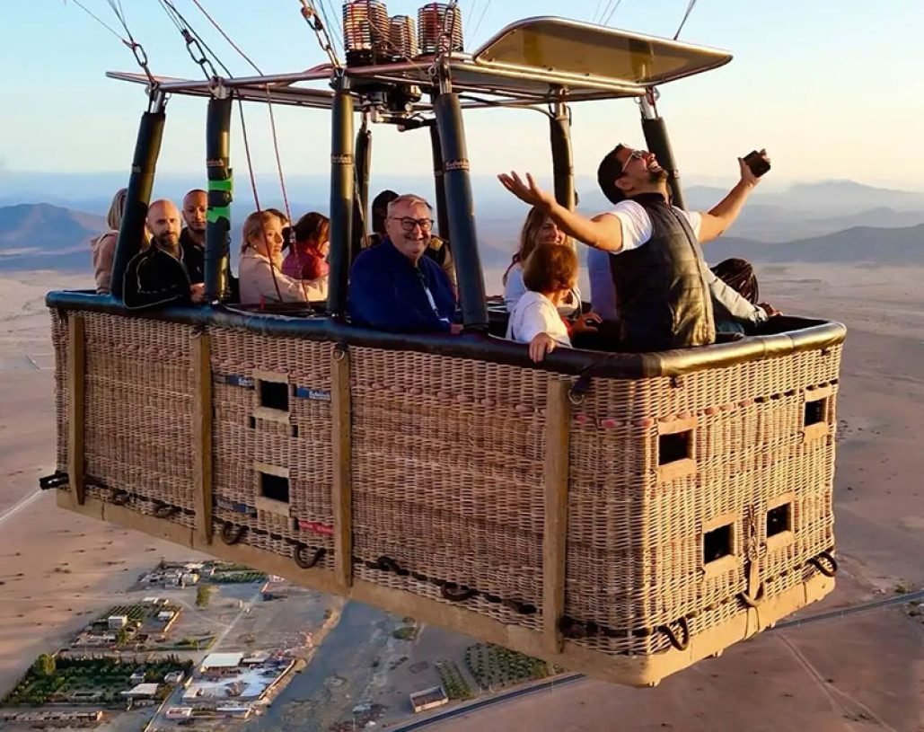hot-air-balloon-marrakech-basket-passengers-sunrise